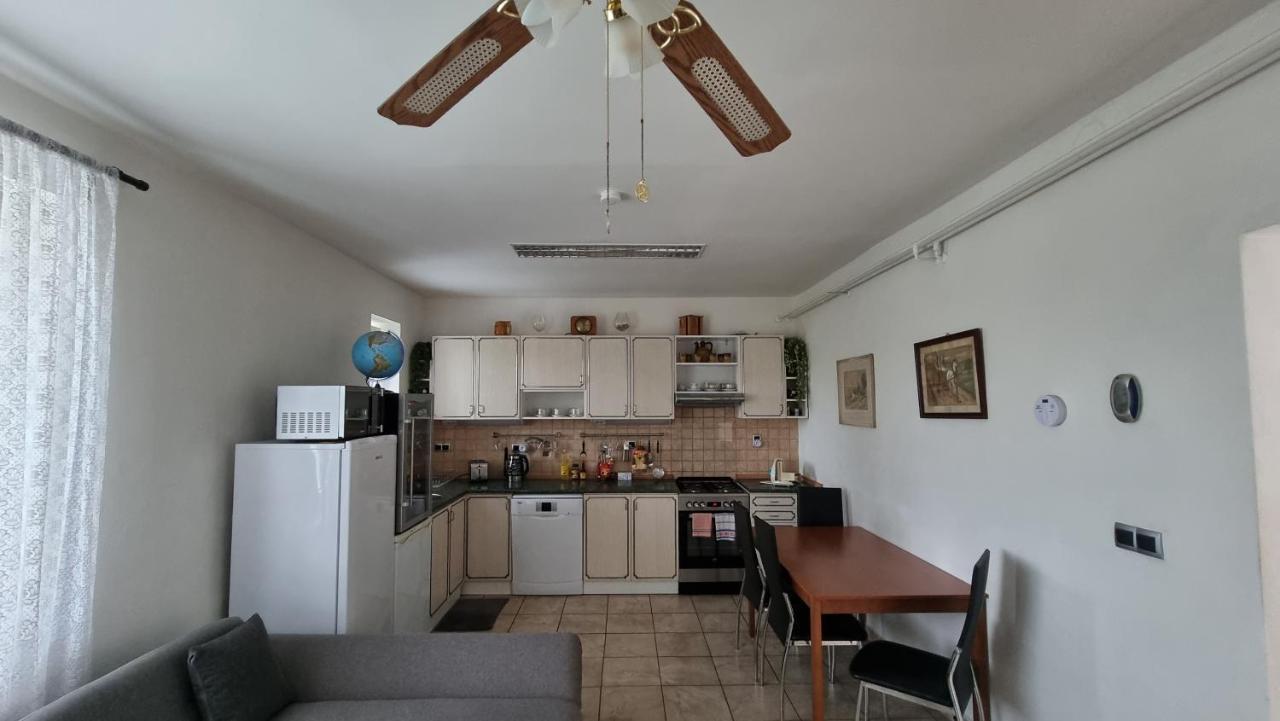 Apartman Modre Z Nebe Němčičky Eksteriør billede